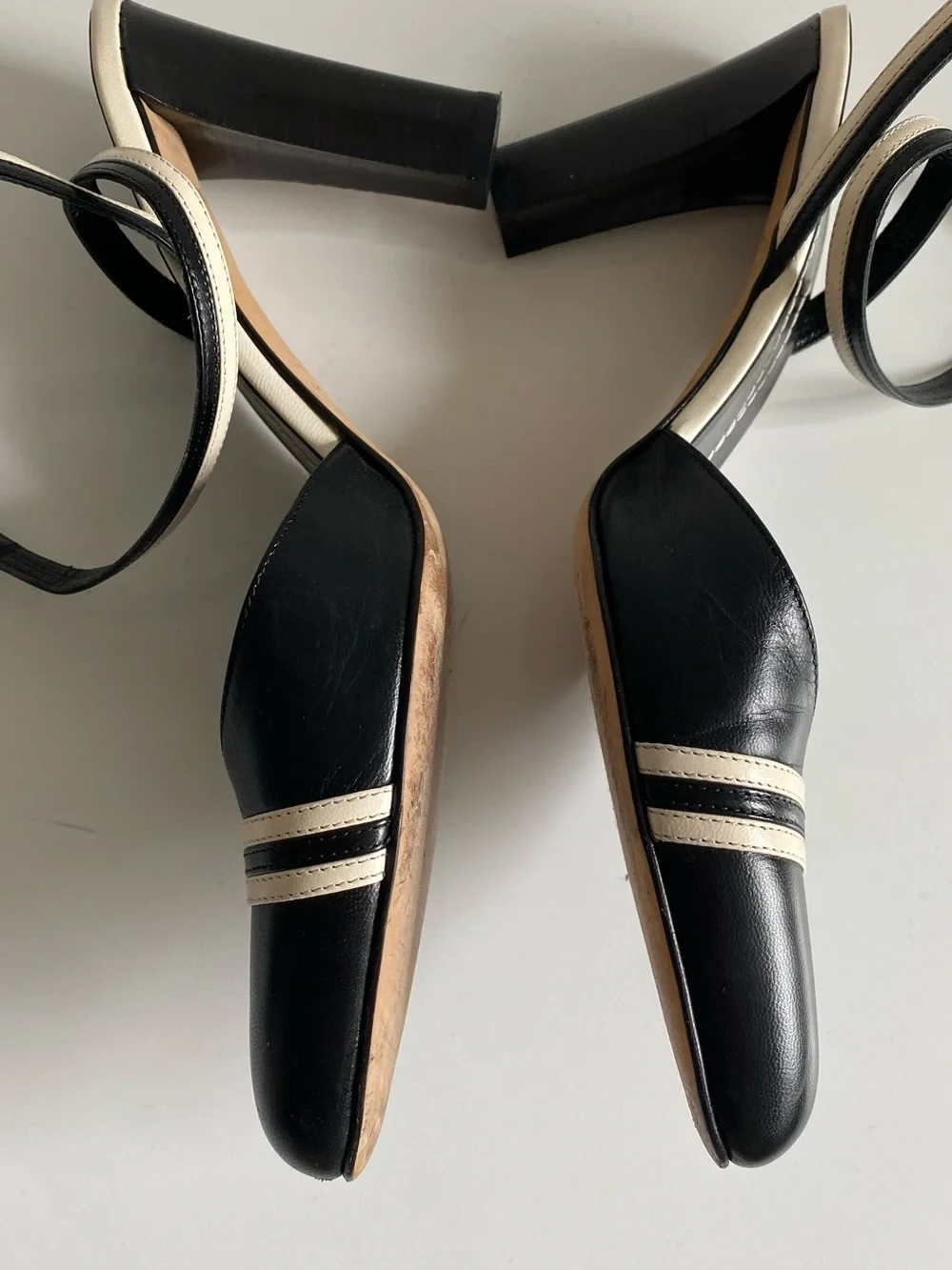 kate spade Black Leather Pointed-Toe Ankle-Strap Pumps with Cream Stripes 7 1/2